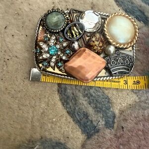 Blingy belt buckle brooches, pins sparkles